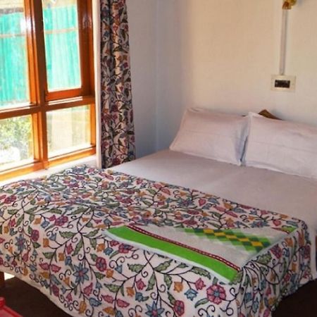Hayat Hotel Pahalgām Exterior foto